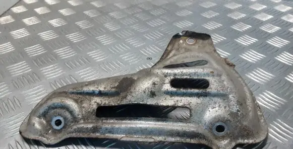 Toyota Prius+ (ZVW40) Exhaust heat shield