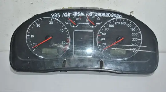Volkswagen PASSAT B5 Speedometer (instrument cluster) 3B0920802G