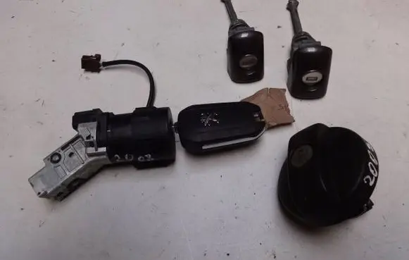 Peugeot 2008 I Ignition lock