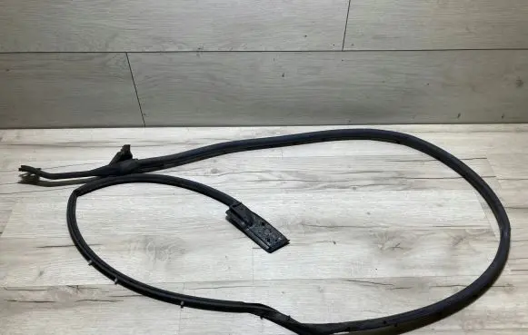 Renault Clio V Rubber seal rear door 828386505R