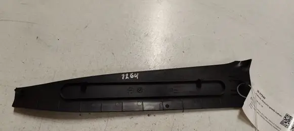 Volvo V40 Front sill trim cover 31102347