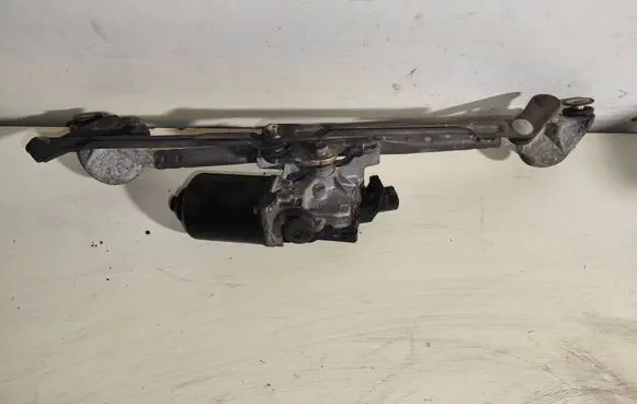 Toyota Corolla Verso E121 Front wiper linkage and motor 8511013100