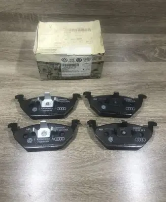 Volkswagen Golf VII Brake pads (front) 6q0698151