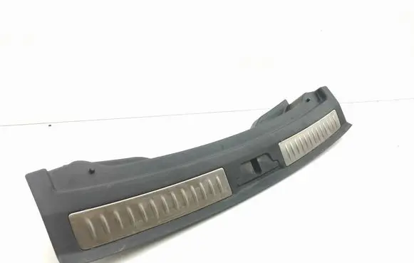 Trunk/boot sill cover protection