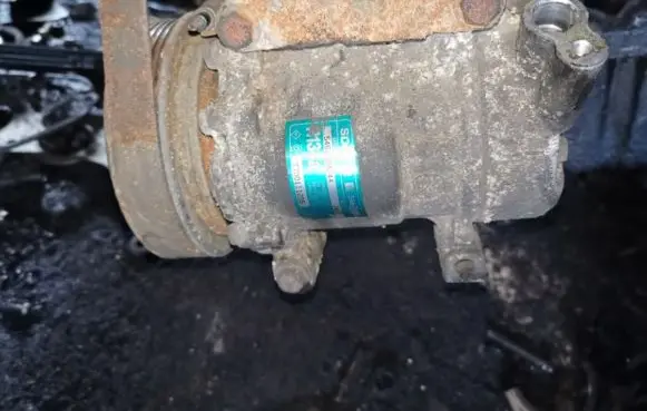 Renault Clio II Air conditioning (A/C) compressor (pump) 7700111235