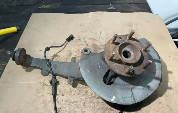 Chevrolet TrailBlazer Front wheel hub spindle knuckle 15073047