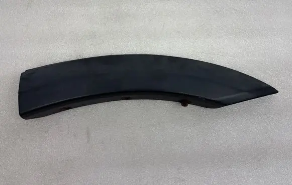 Rear fender molding trim