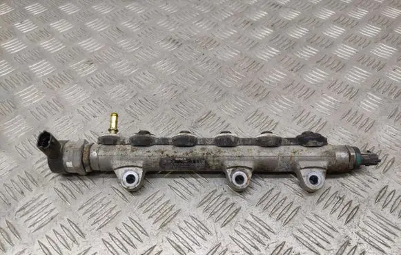 Opel Vivaro Fuel main line pipe 8200962035 0445214207 0281002800