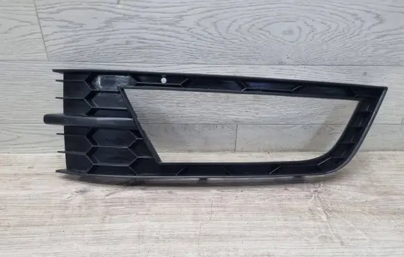 Skoda Octavia Mk3 (5E) Front fog light trim/grill 5E0807681