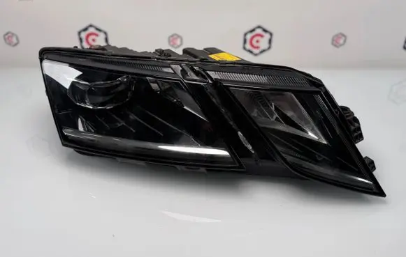 Skoda Octavia Mk3 (5E) Headlight/headlamp 5E1941016D