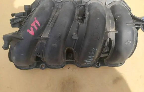 Peugeot 308 Intake manifold v76057380