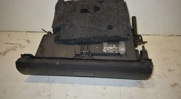 Mercedes-Benz B W245 Glove box