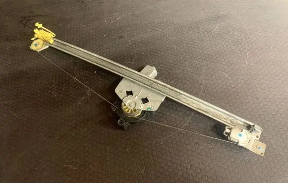 Renault Trafic II (X83) Front door window regulator with motor 37103001