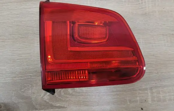 Volkswagen Tiguan Tailgate rear/tail lights 5N0945093J