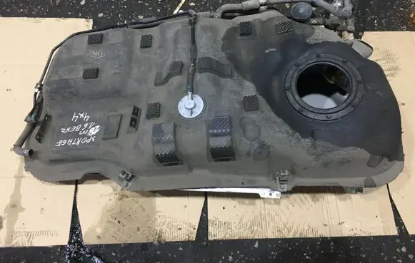 KIA Sportage Fuel tank 31100D7000