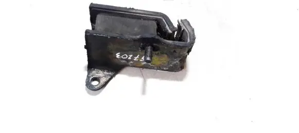 Nissan Serena Engine mount bracket