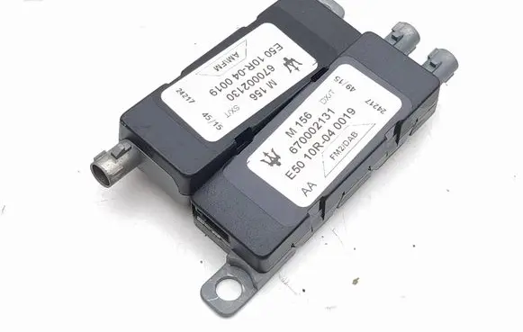 Maserati Ghibli Aerial antenna amplifier 670002131 F5010R040019 670002130