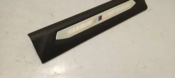 BMW 1 F40 Front sill trim cover 7469183
