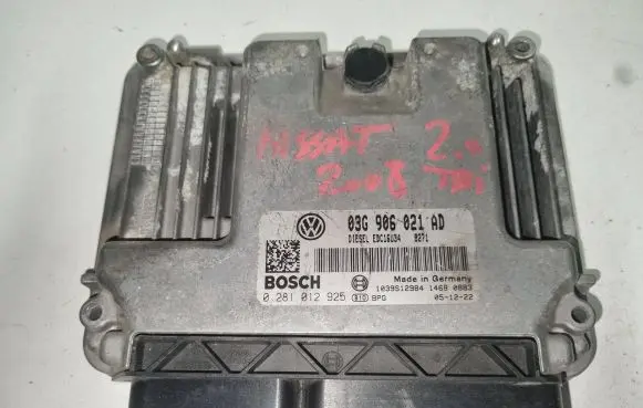 Volkswagen PASSAT B6 Engine control unit/module 0281012925 03G906021AD 1039S12984