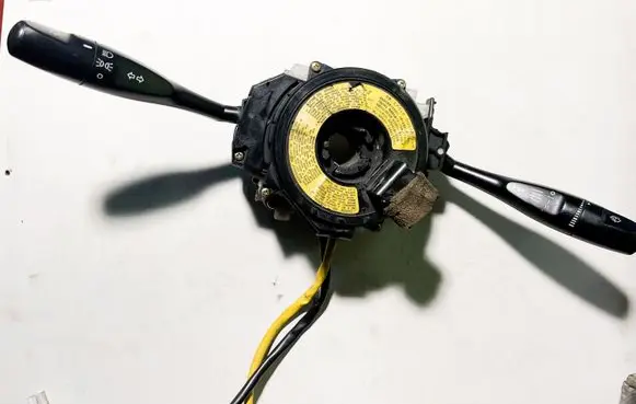 Mitsubishi Galant Wiper turn signal indicator stalk/switch 17B133