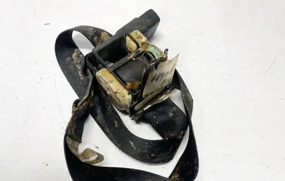 Middle seatbelt (rear)