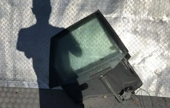 Audi 80 90 S2 B4 Rear door window/glass frame 