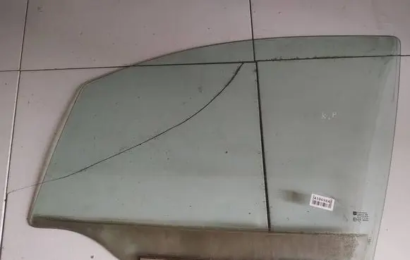 Opel Zafira A Front door window glass four-door AS2