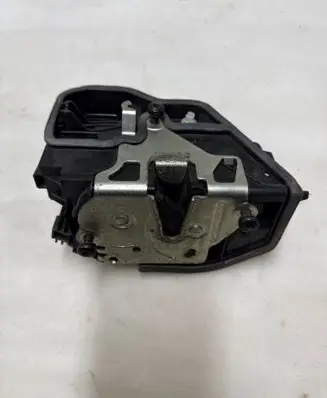 BMW 5 E60 E61 Front door lock 7202144