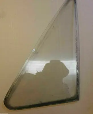 Volkswagen Jetta I Front vent window/glass (coupe) 171845251
