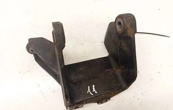 Honda FR-V Engine mounting bracket 