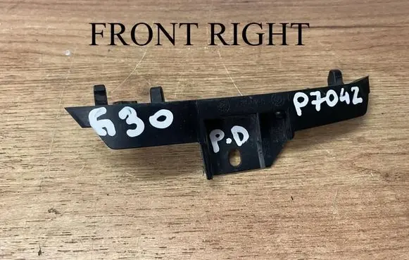 BMW 5 G30 G31 G38 Front bumper mounting bracket 7385350
