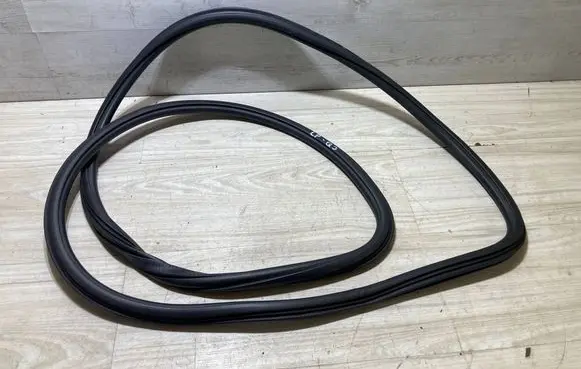 Audi Q3 F3 Front door rubber seal 83F831721