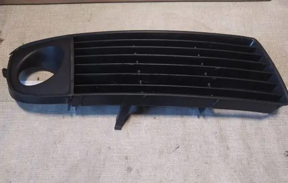 Audi A6 S6 C5 4B Front bumper lower grill 4B0807682H