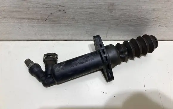 Clutch slave cylinder