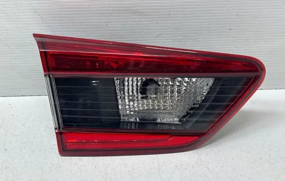 Tailgate rear/tail lights