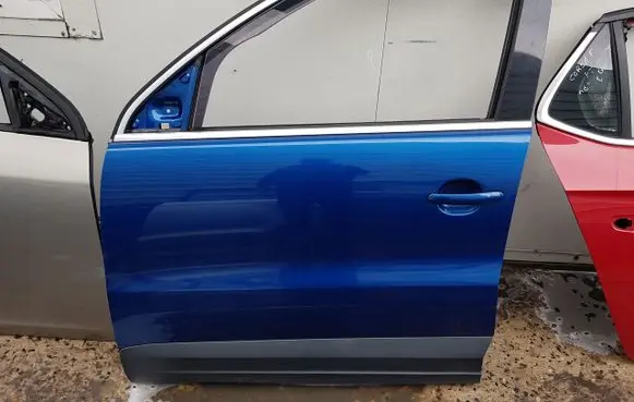 Volkswagen Tiguan Front door 