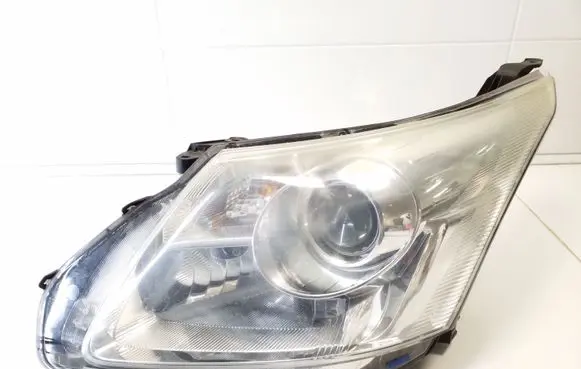 Toyota Avensis T270 Headlight/headlamp KOITO0512