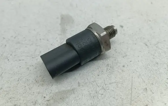 Mercedes-Benz A W168 Fuel pressure sensor 0281002239 A0041531528