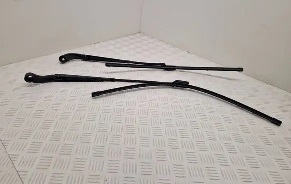 Citroen DS5 Windshield/front glass wiper blade 9807487180
