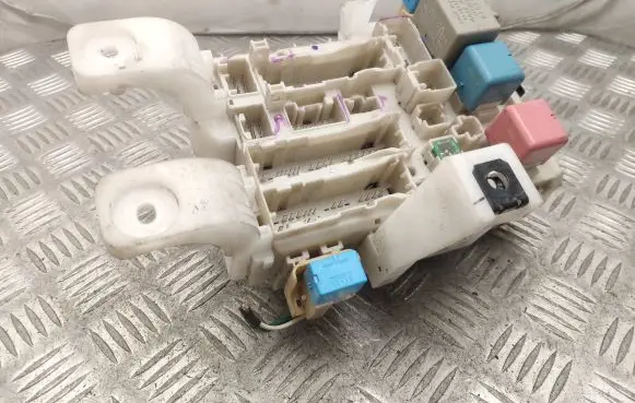 Toyota Prius (XW20) Fuse box set 8273047290 711135696