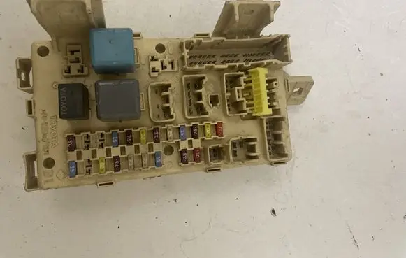 Toyota Avensis T250 Fuse module 82641CA020F