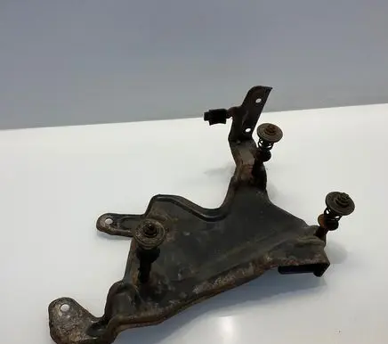 Mercedes-Benz CLS C219 Pneumatic air compressor holding bracket A2113201843 2113201843