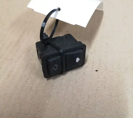 BMW 5 E39 Electric window control switch 8368974