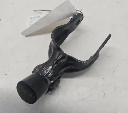 Peugeot 3008 I Engine mounting bracket
