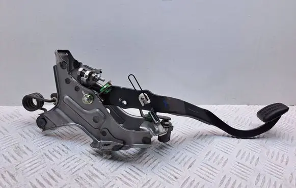 Toyota Auris 150 Clutch pedal 5510712300 3130112520 3132142010