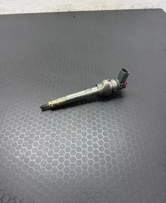 BMW 5 F10 F11 Fuel injector 0445110712 8514148