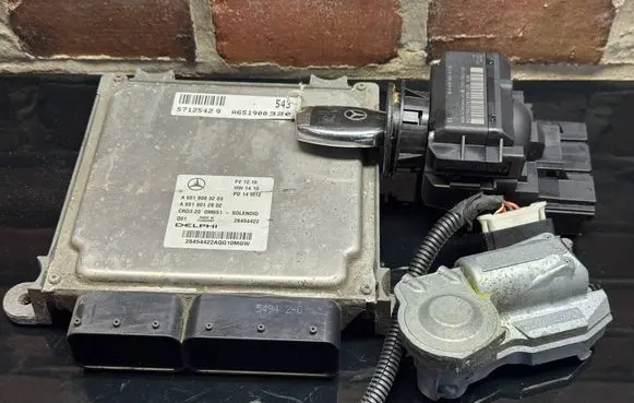 Mercedes-Benz Sprinter W906 Engine ECU kit and lock set A6519003203 28454422 A6519012902