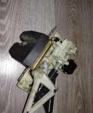Volvo V70 Tailgate/trunk/boot lock/catch/latch 999065180