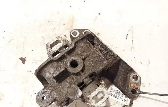 Peugeot 407 Engine mount bracket