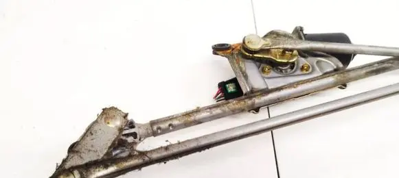 Chrysler PT Cruiser Front wiper linkage and motor
